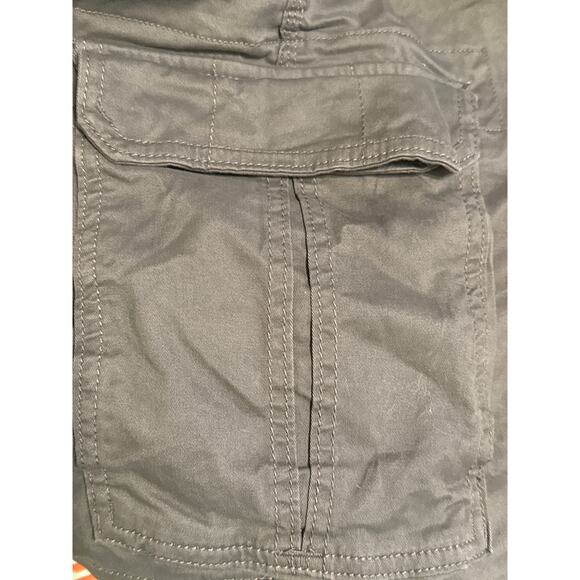 Good Fellow Men’s Gray Cargo Shorts, Sz 38, 11” Inseam Extra Seat Room NWT - Picture 4 of 7